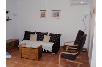 Hrvatska Privát Sveti Filip i Jakov, Interijer